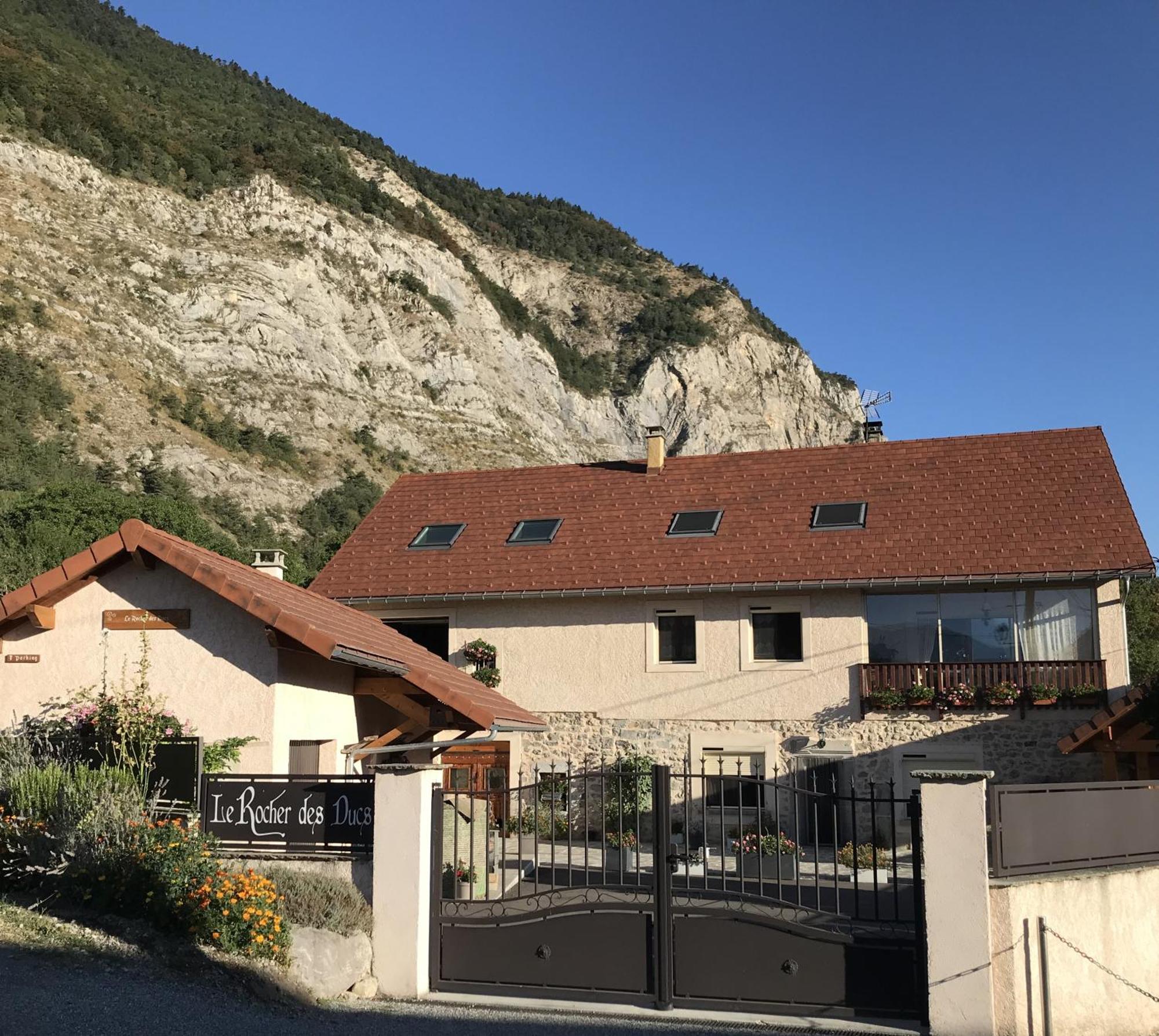 Le Rocher Des Ducs, Vue Sur Montagne, Abris Voitures Et Motos Le Glaizil Bagian luar foto