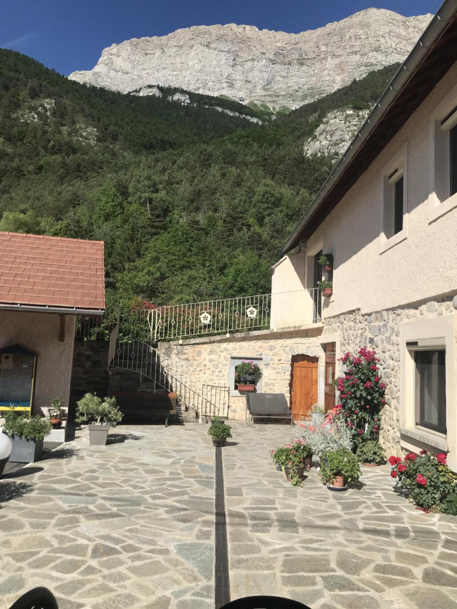Le Rocher Des Ducs, Vue Sur Montagne, Abris Voitures Et Motos Le Glaizil Bagian luar foto