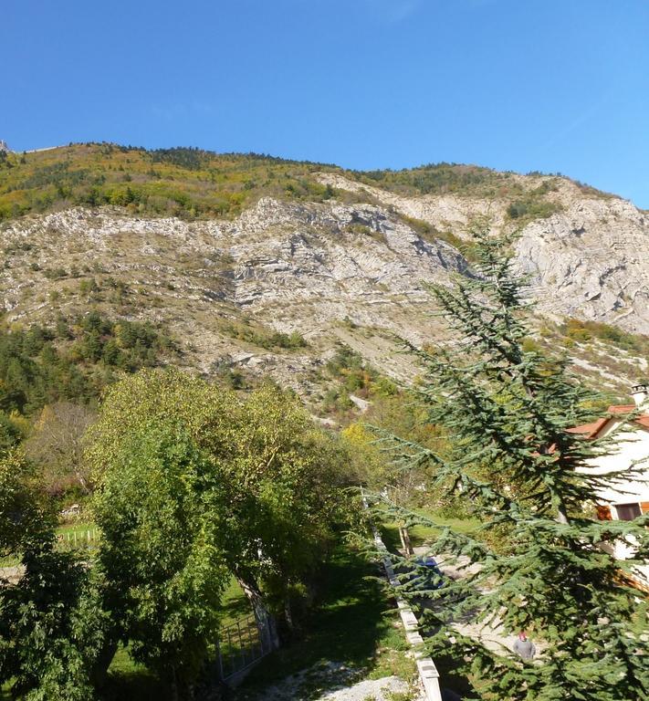 Le Rocher Des Ducs, Vue Sur Montagne, Abris Voitures Et Motos Le Glaizil Bagian luar foto