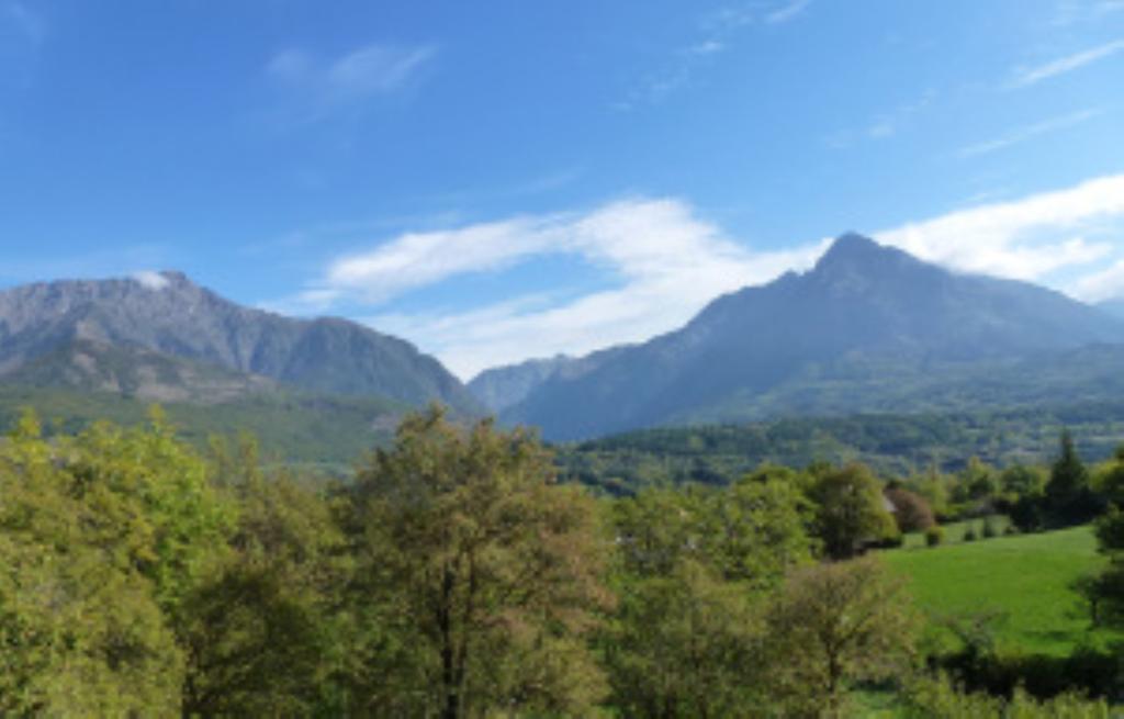 Le Rocher Des Ducs, Vue Sur Montagne, Abris Voitures Et Motos Le Glaizil Ruang foto